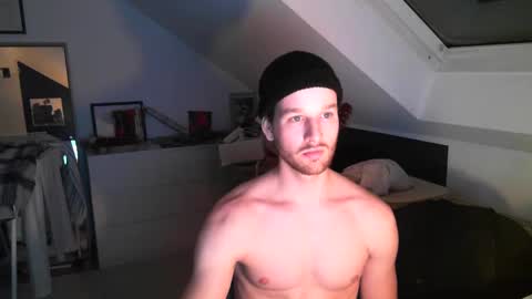 Snapshot of frozenyoga chatting on 12/13/24, 05:21 frozenyoga online show from 12/13/24, 05:21