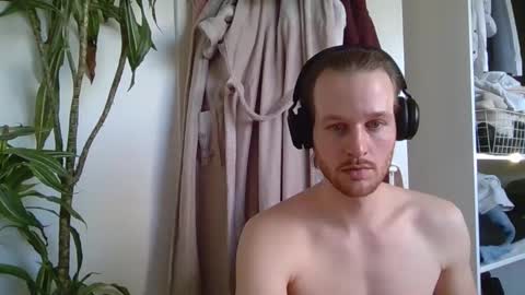 Snapshot of frozenyoga chatting on 02/23/25, 03:51 frozenyoga online show from 02/23/25, 03:51