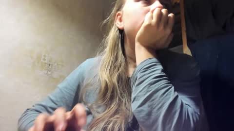 Snapshot of frumcake chatting on 01/27/25, 01:16 FrumCake online show from 01/27/25, 01:16