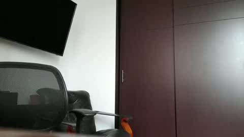 Snapshot of fsh2310 chatting on 06/13/26, 06:06 fsh2310 online show from 06/13/26, 06:06