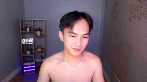 Snapshot of fuckboy_zachxx chatting on 03/07/25, 10:35 online show from 03/07/25, 10:35