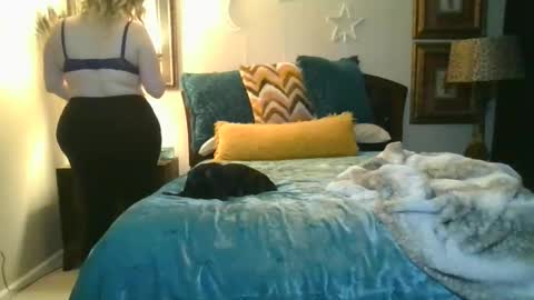 Snapshot of fucking_fantasy chatting on 02/20/25, 08:36 PorcelainDoll22 online show from 02/20/25, 08:36