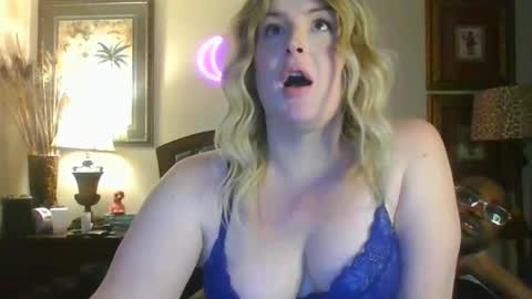 Snapshot of fucking_fantasy chatting on 02/21/25, 10:04 PorcelainDoll22 online show from 02/21/25, 10:04