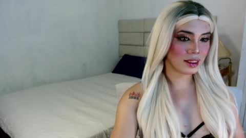 Snapshot of fucking_neil chatting on 11/06/25, 11:55 MISS NEILLY online show from 11/06/25, 11:55