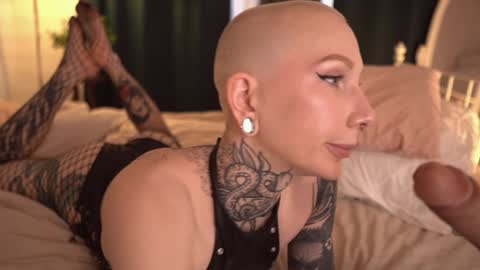 Eva         all my links   online show from 02/01/25, 12:47