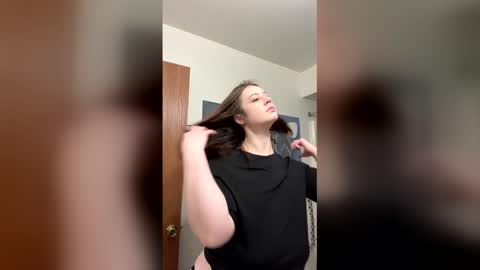 Linnys Palace online show from 03/17/26, 04:21