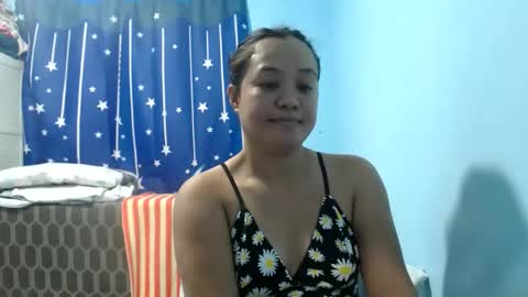Snapshot of funluvnpinay4u chatting on 04/25/26, 12:08 MAE online show from 04/25/26, 12:08