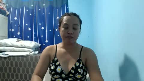 Snapshot of funluvnpinay4u chatting on 04/25/26, 01:41 MAE online show from 04/25/26, 01:41