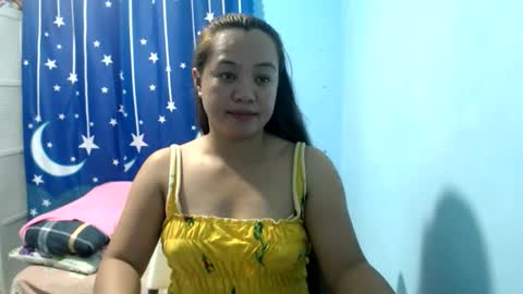 Snapshot of funluvnpinay4u chatting on 05/23/26, 12:31 MAE online show from 05/23/26, 12:31