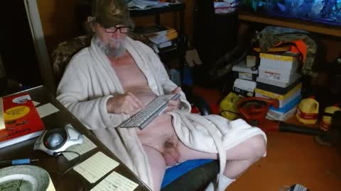 Snapshot of funmike2000 chatting on 01/01/25, 12:55 mike online show from 01/01/25, 12:55