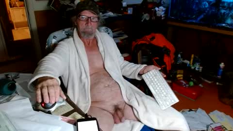 Snapshot of funmike2000 chatting on 01/19/26, 05:00 mike online show from 01/19/26, 05:00