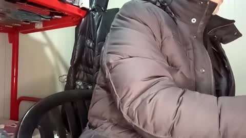 Italian men online show from 12/17/25, 06:41