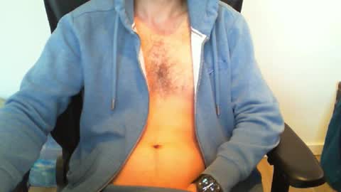 Snapshot of funnyeucouple chatting on 10/05/25, 07:17 YWhiteNiceMan online show from 10/05/25, 07:17