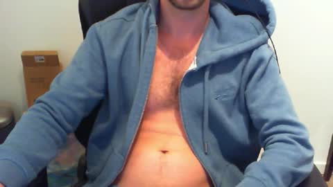Snapshot of funnyeucouple chatting on 10/14/25, 08:31 YWhiteNiceMan online show from 10/14/25, 08:31