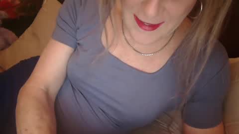 Snapshot of funtimetgirl chatting on 01/23/25, 10:01 Jessie Love online show from 01/23/25, 10:01
