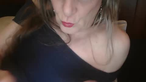 Snapshot of funtimetgirl chatting on 01/25/25, 01:41 Jessie Love online show from 01/25/25, 01:41