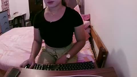 Snapshot of future_bride chatting on 12/17/25, 06:41 future_bride online show from 12/17/25, 06:41