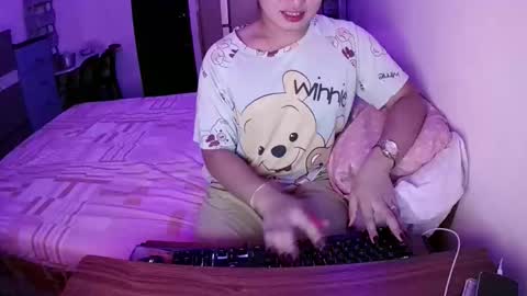 Snapshot of future_bride chatting on 12/18/25, 01:11 future_bride online show from 12/18/25, 01:11