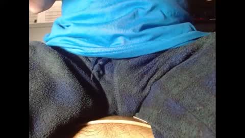 Snapshot of fuzzyblues chatting on 01/01/25, 06:06 Fuzzy Blues online show from 01/01/25, 06:06