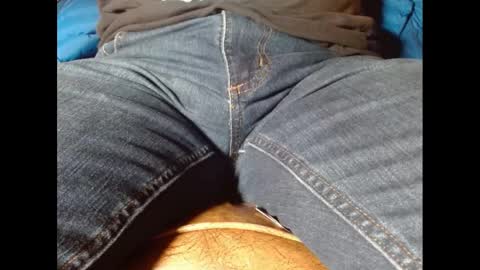 Snapshot of fuzzyblues chatting on 01/01/25, 09:09 Fuzzy Blues online show from 01/01/25, 09:09