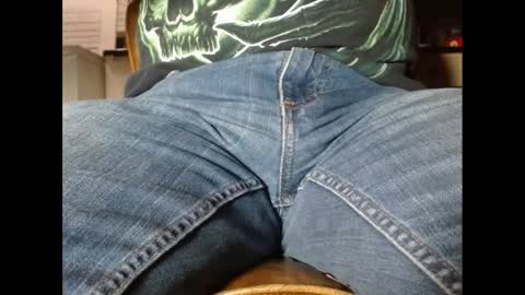 Snapshot of fuzzyblues chatting on 01/11/25, 01:37 Fuzzy Blues online show from 01/11/25, 01:37