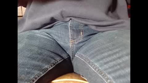 Snapshot of fuzzyblues chatting on 01/27/25, 01:16 Fuzzy Blues online show from 01/27/25, 01:16