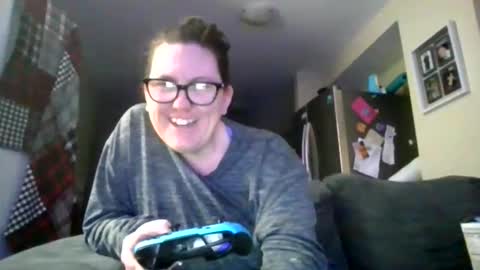 fuzzypeaches87 online show from 02/09/26, 12:36