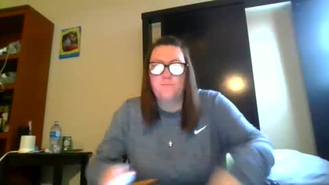 fuzzypeaches87 online show from 04/01/26, 02:25