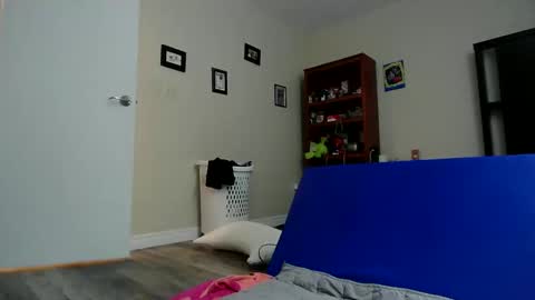 fuzzypeaches87 online show from 06/06/26, 04:28
