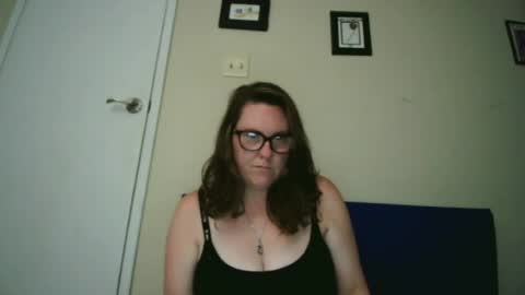 fuzzypeaches87 online show from 07/04/26, 12:39