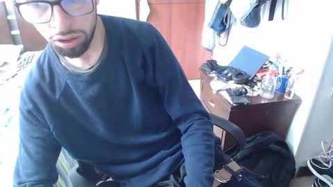 Snapshot of fvckhorneyguy chatting on 05/28/26, 07:11 andrew online show from 05/28/26, 07:11