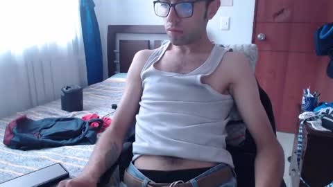 Snapshot of fvckhorneyguy chatting on 06/13/26, 06:39 andrew online show from 06/13/26, 06:39