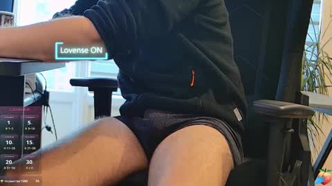 Snapshot of fxp0rn chatting on 12/14/24, 02:10 fxp0rn online show from 12/14/24, 02:10