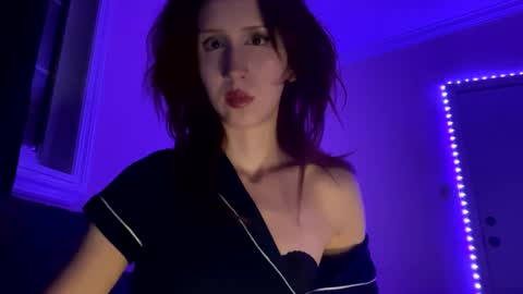 Snapshot of g0ddessluna1800 chatting on 01/31/25, 06:46 Goddess Luna online show from 01/31/25, 06:46