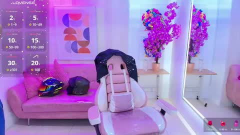 Snapshot of gabby_evanns chatting on 09/27/25, 12:10 gabby_evanns online show from 09/27/25, 12:10