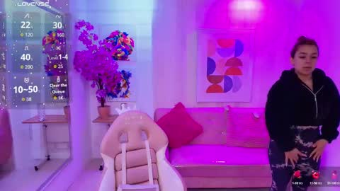 Snapshot of gabby_evanns chatting on 10/07/25, 12:02 gabby_evanns online show from 10/07/25, 12:02