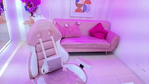 Snapshot of gabby_evanns chatting on 10/20/25, 12:05 gabby_evanns online show from 10/20/25, 12:05