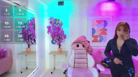 Snapshot of gabby_evanns chatting on 11/17/25, 12:22 gabby_evanns online show from 11/17/25, 12:22