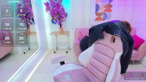 Snapshot of gabby_evanns chatting on 11/18/25, 11:47 gabby_evanns online show from 11/18/25, 11:47