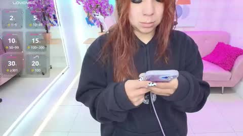 Snapshot of gabby_evanns chatting on 11/19/25, 12:05 gabby_evanns online show from 11/19/25, 12:05