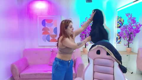 Snapshot of gabby_evanns chatting on 12/19/25, 12:01 gabby_evanns online show from 12/19/25, 12:01