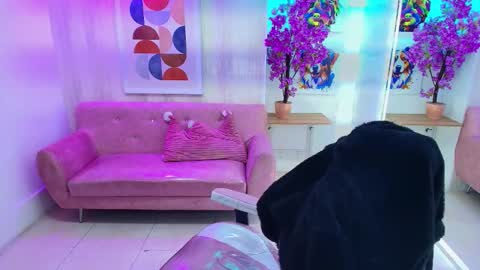 Snapshot of gabby_evanns chatting on 12/20/25, 12:01 gabby_evanns online show from 12/20/25, 12:01