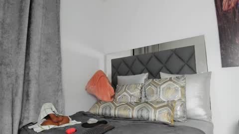   Instagram soygabi g   online show from 01/28/25, 02:53