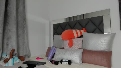   Instagram soygabi g   online show from 03/01/25, 04:37