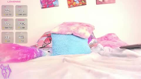 Snapshot of gabi_m chatting on 11/19/25, 11:43 please follow my friendasya zas online show from 11/19/25, 11:43