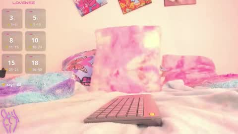 Snapshot of gabi_m chatting on 12/16/25, 12:21 please follow my friendasya zas online show from 12/16/25, 12:21