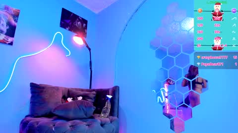 Snapshot of gabi_queenn_ chatting on 12/11/24, 06:09 online show from 12/11/24, 06:09