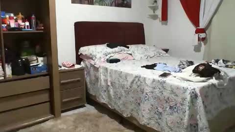 gaby  layla online show from 04/01/26, 10:18