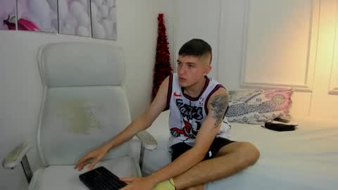 Snapshot of gabie_cortes chatting on 12/24/24, 02:43 Gaby online show from 12/24/24, 02:43