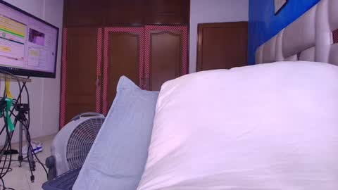 Snapshot of gabriela_leone chatting on 02/06/25, 10:53 gabriela online show from 02/06/25, 10:53